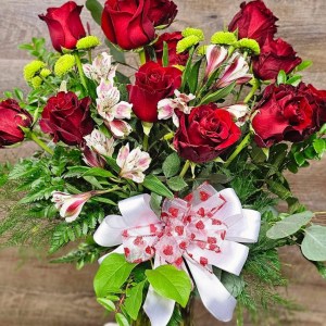 Classic Dozen Red Roses