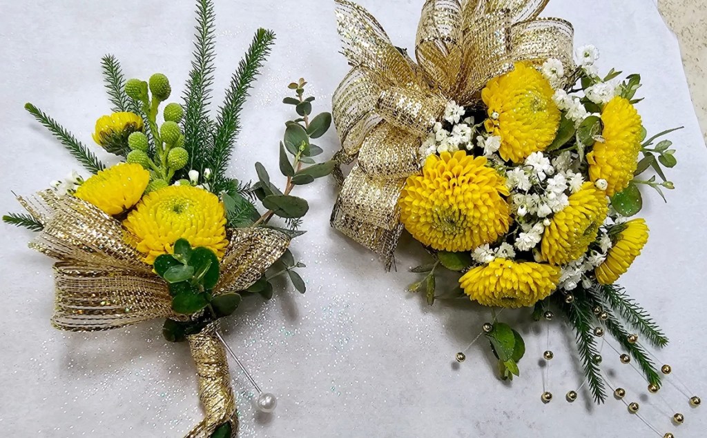 Daisy Corsage/Boutonniere